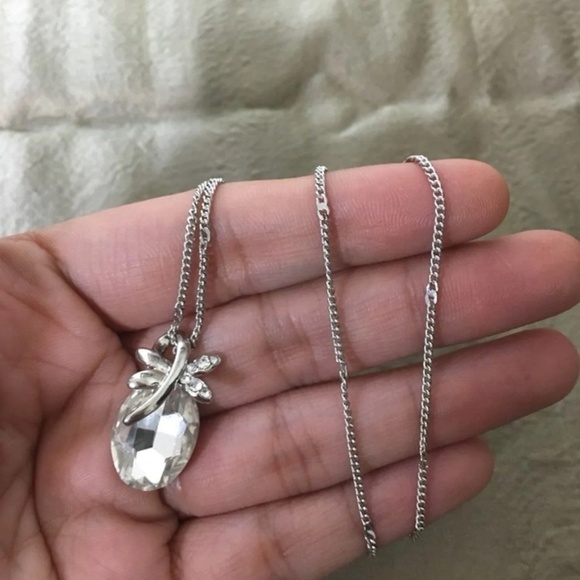 3/$25 ** WGP Swarovski Elements pineapple necklace - Picture 2 of 2